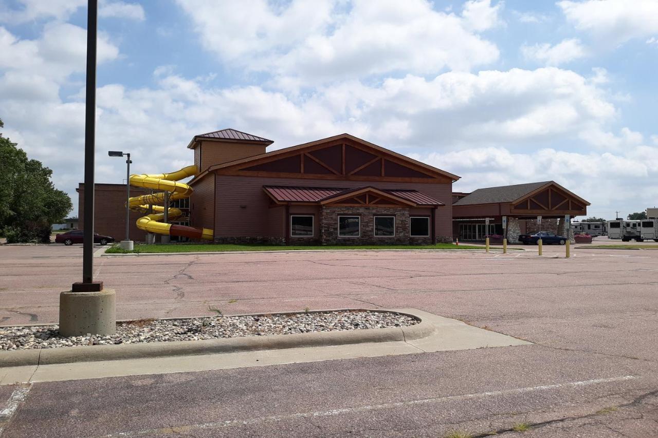 The Dakota Hotel Sioux Falls Exterior photo